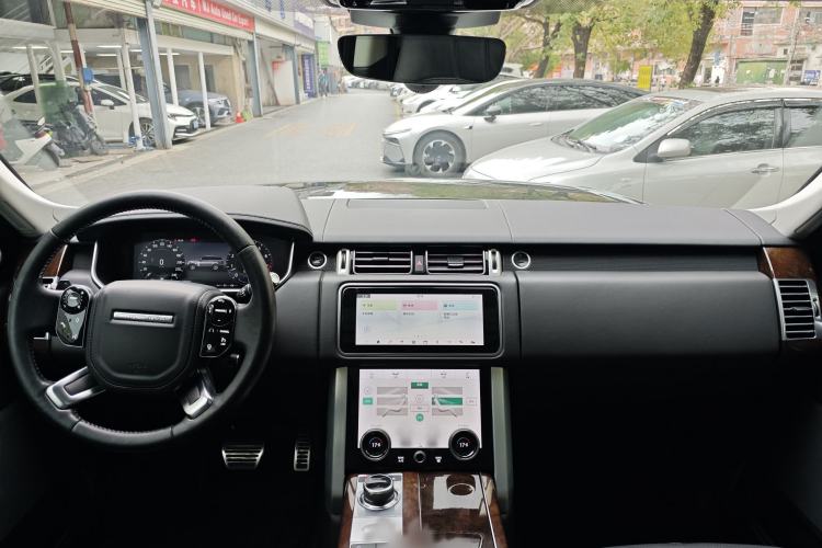 Used Land Rover Range 2021 3.0 L6 Century Extended Classic Edition Interior 5