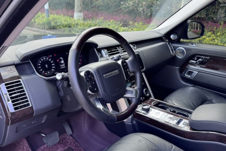 Used Land Rover Range 2021 3.0 L6 Grand Edition Interior 6