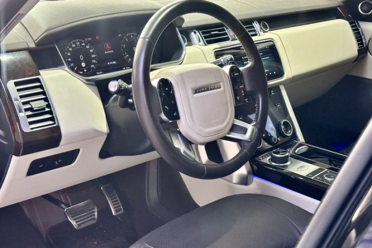 Used Land Rover Range 2021 3.0 L6 Century Extended Classic Edition Interior 6