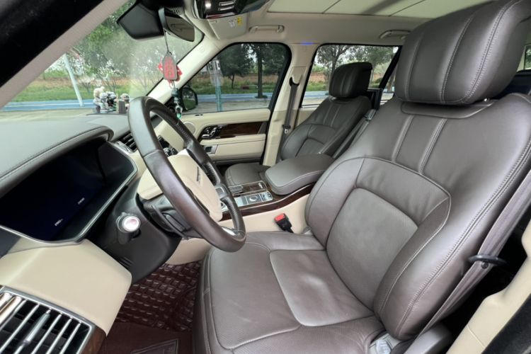 Used Land Rover Range 2021 3.0 L6 Century Extended Classic Edition Interior 6