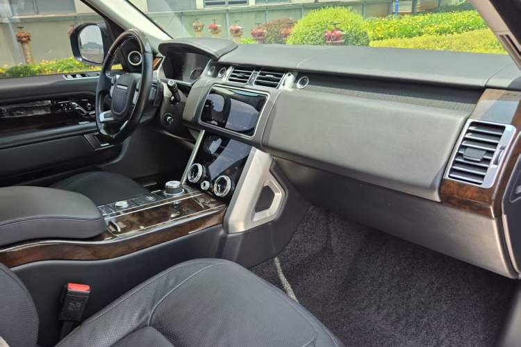 Used Land Rover Range 2021 3.0 L6 Century Extended Classic Edition Interior 6