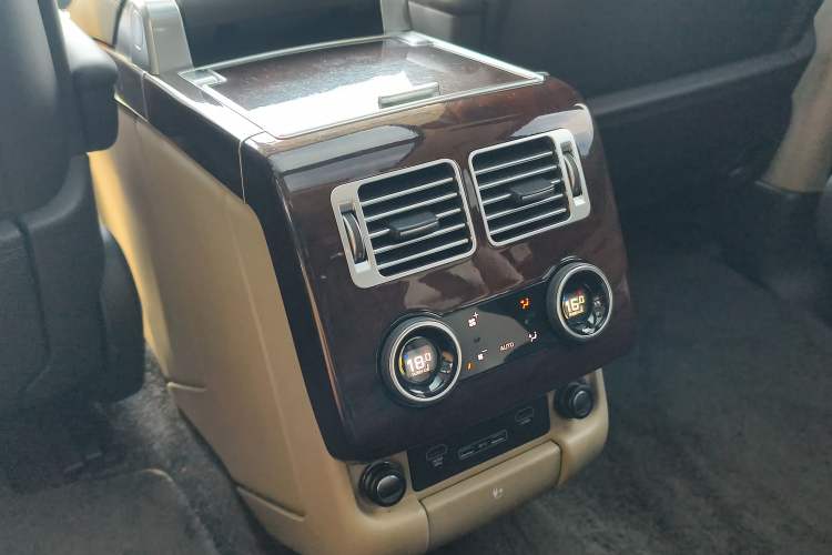 Used Land Rover Range 2021 3.0 L6 Century Extended Classic Edition Interior 7