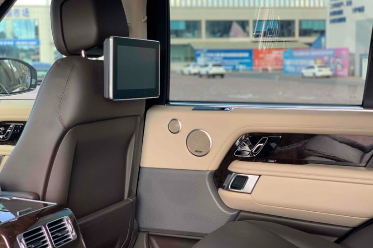 Used Land Rover Range 2021 3.0 L6 Century Extended Classic Edition Interior 7