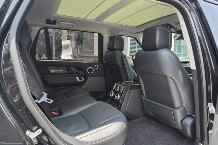 Used Land Rover Range 2021 3.0 L6 Century Extended Classic Edition Interior 7