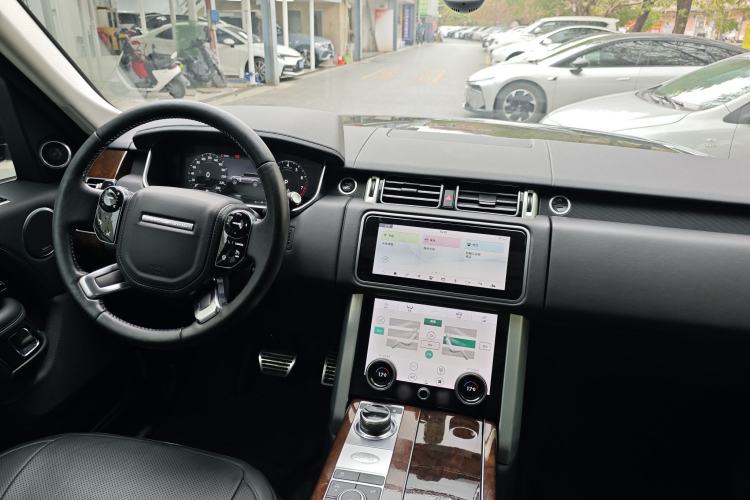 Used Land Rover Range 2021 3.0 L6 Century Extended Classic Edition Interior 7