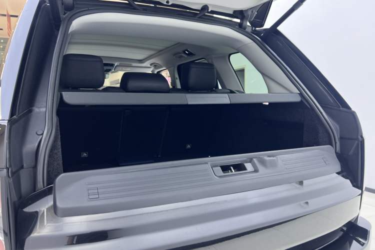 Used Land Rover Range 2021 3.0 L6 Grand Edition Interior 8