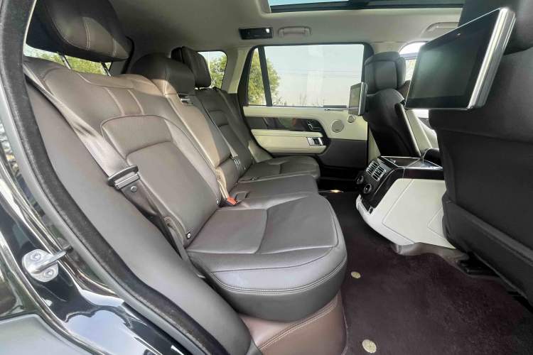 Used Land Rover Range 2021 3.0 L6 Century Extended Classic Edition Interior 8