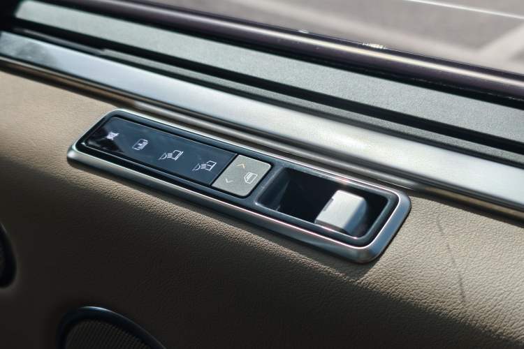 Used Land Rover Range 2021 3.0 L6 Century Extended Classic Edition Interior 8