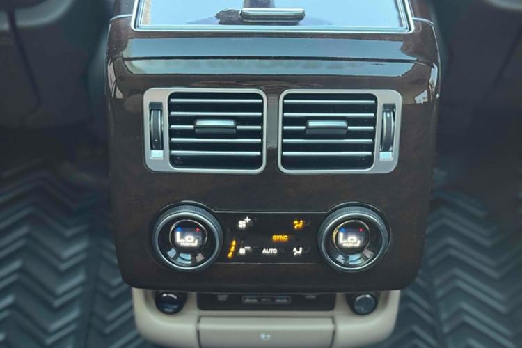 Used Land Rover Range 2021 3.0 L6 Century Extended Classic Edition Interior 9