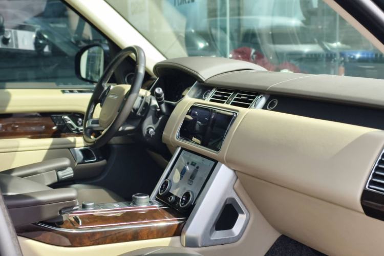 Used Land Rover Range 2021 3.0 L6 Century Extended Classic Edition Interior 9