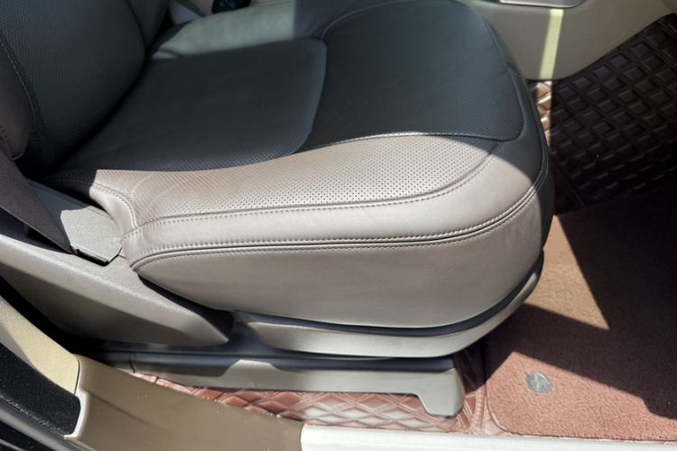 Used Land Rover Range 2021 3.0 L6 Century Extended Classic Edition Interior 9