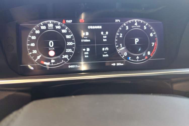Used Land Rover Range 2021 3.0 L6 Century Extended Classic Edition Odometer Close Up