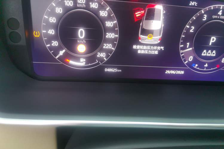 Used Land Rover Range 2021 3.0 L6 Century Extended Classic Edition Odometer Close Up