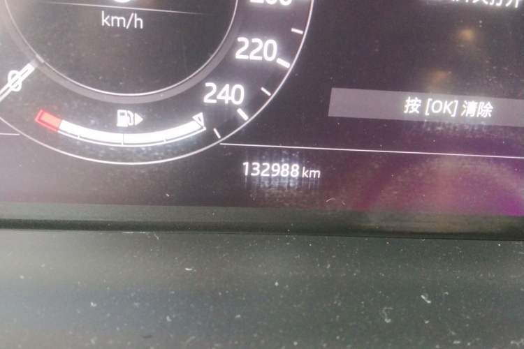 Used Land Rover Range 2021 3.0 L6 Grand Edition Odometer Close Up