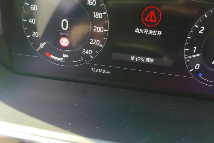 Used Land Rover Range 2021 3.0 L6 Century Extended Classic Edition Odometer Close Up