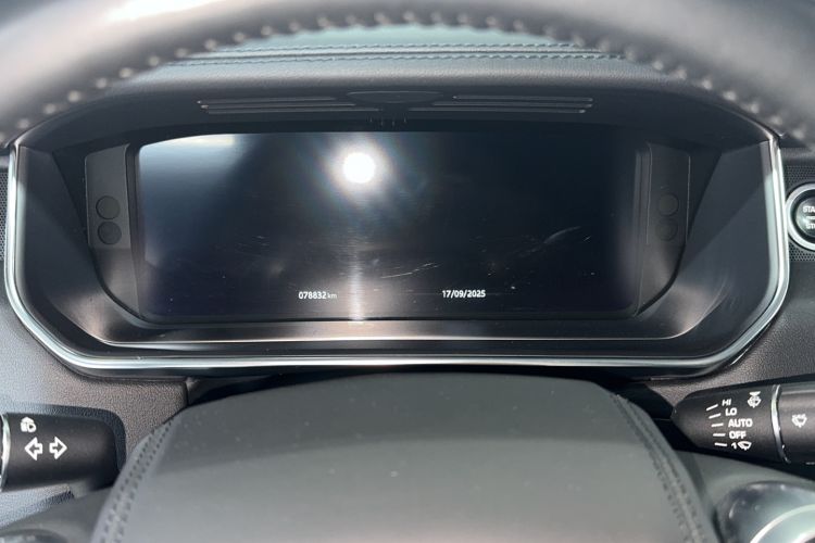 Used Land Rover Range 2021 3.0 L6 Grand Edition Odometer Close Up