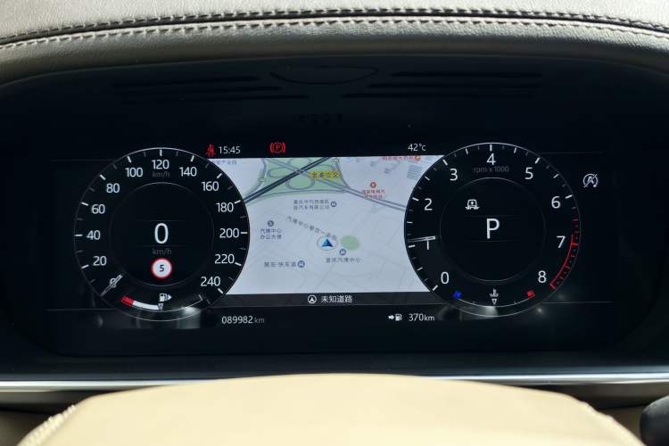 Used Land Rover Range 2021 3.0 L6 Century Extended Classic Edition Odometer Close Up