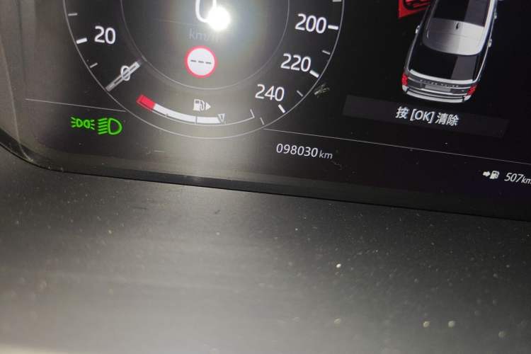 Used Land Rover Range 2021 3.0 L6 Century Extended Classic Edition Odometer Close Up