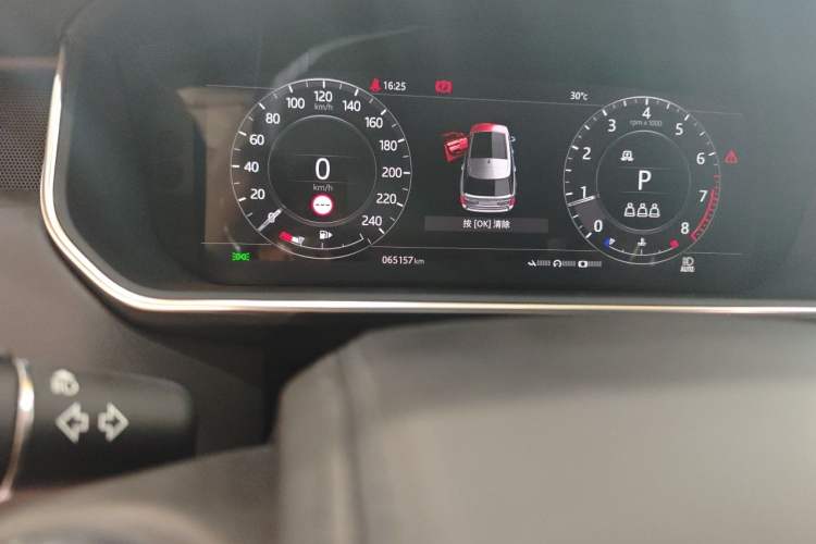 Used Land Rover Range 2021 3.0 L6 Century Extended Classic Edition Odometer Close Up
