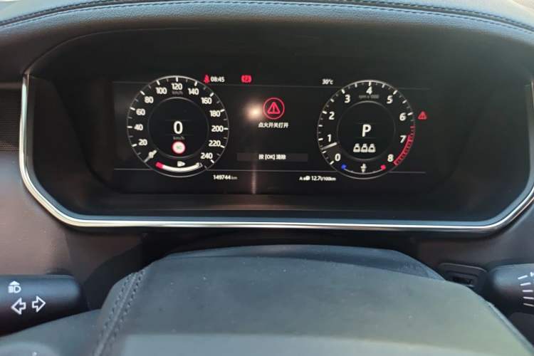 Used Land Rover Range 2021 3.0 L6 Century Extended Classic Edition Odometer Close Up