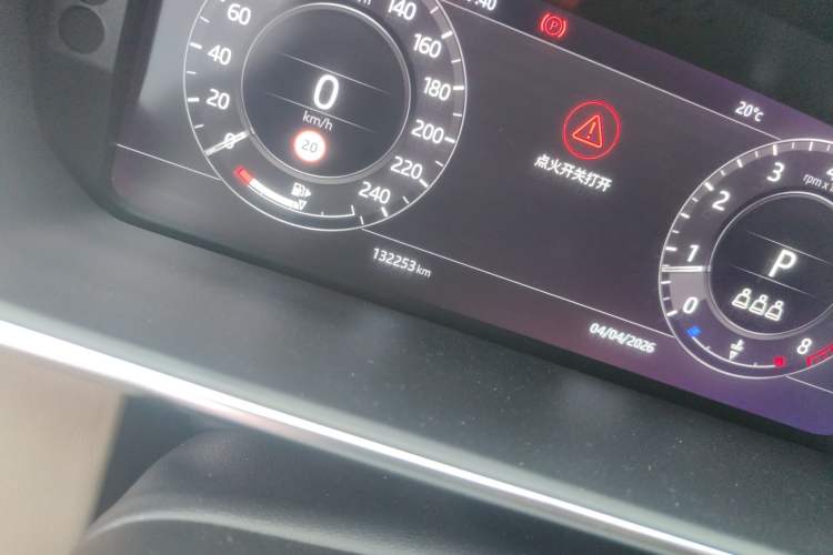 Used Land Rover Range 2021 3.0 L6 Century Extended Classic Edition Odometer Close Up