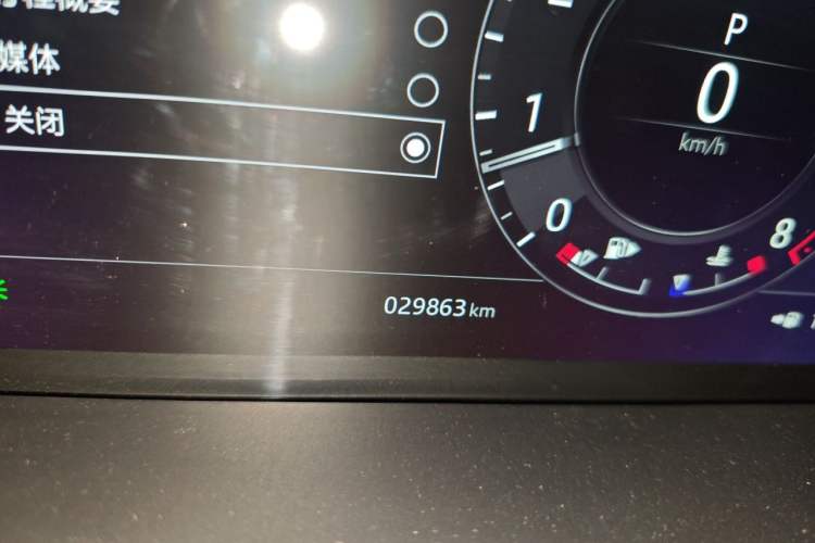 Used Land Rover Range 2021 3.0 L6 Grand Edition Odometer Close Up
