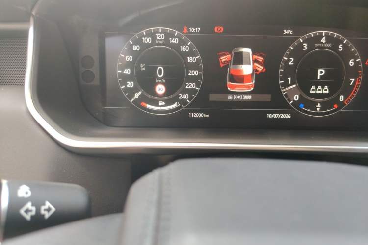 Used Land Rover Range 2021 3.0 L6 Century Extended Classic Edition Odometer Close Up