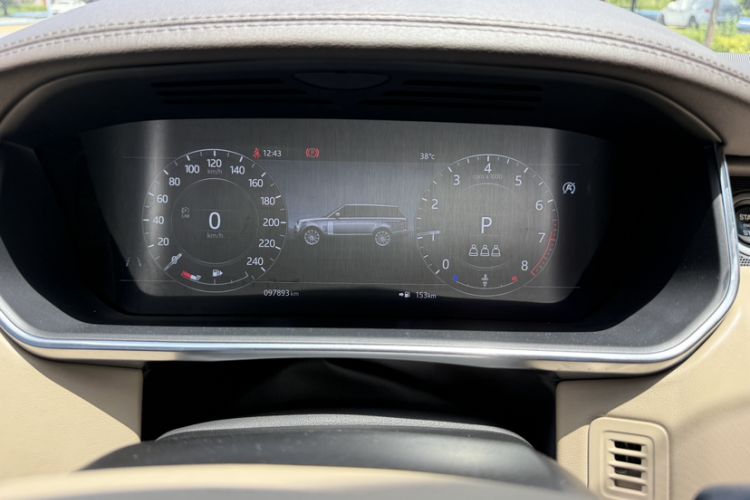 Used Land Rover Range 2021 3.0 L6 Century Extended Classic Edition Odometer Close Up