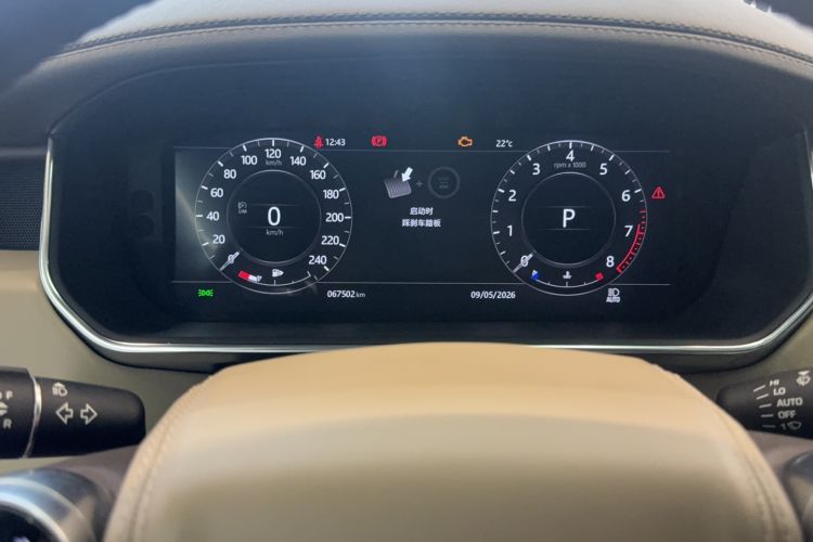 Used Land Rover Range 2021 3.0 L6 Century Extended Classic Edition Odometer Close Up
