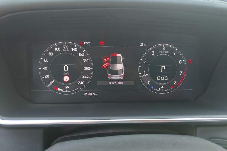 Used Land Rover Range 2021 3.0 L6 Century Extended Classic Edition Odometer Close Up