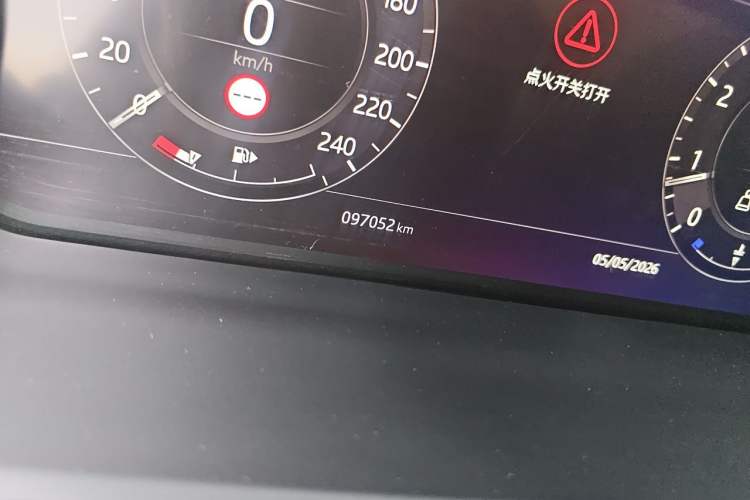 Used Land Rover Range 2021 3.0 L6 Century Extended Classic Edition Odometer Close Up