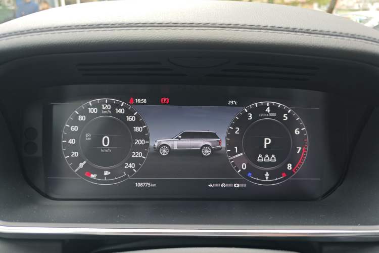 Used Land Rover Range 2021 3.0 L6 Century Extended Classic Edition Odometer Close Up