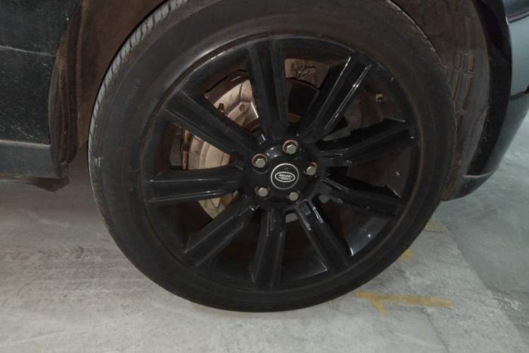 Used Land Rover Range 2021 3.0 L6 Centennial Edition Right Front Wheel Hub