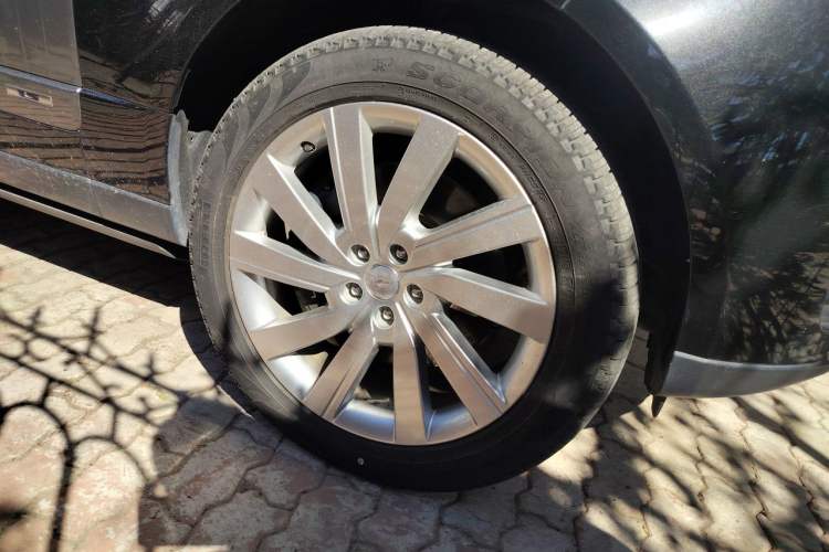 Used Land Rover Range 2021 3.0 L6 Century Extended Classic Edition Right Front Wheel Hub