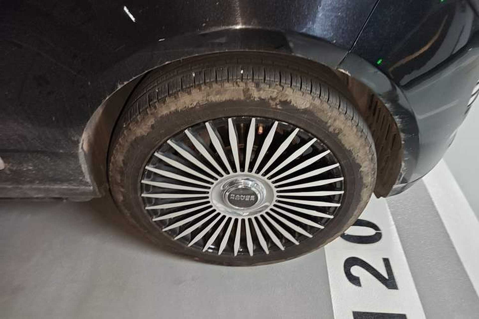 Used Land Rover Range 2021 3.0 L6 Century Extended Classic Edition Right Front Wheel Hub