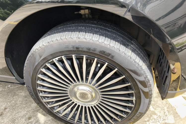 Used Land Rover Range 2021 3.0 L6 Century Extended Classic Edition Right Front Wheel Hub
