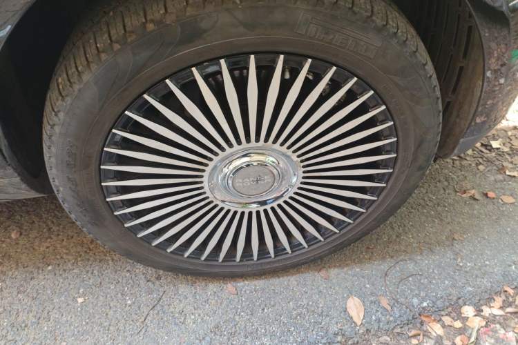 Used Land Rover Range 2021 3.0 L6 Century Extended Classic Edition Right Front Wheel Hub