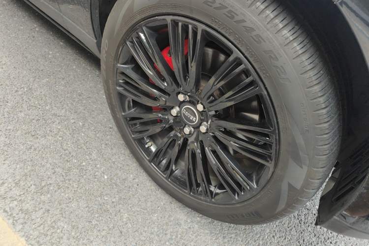 Used Land Rover Range 2021 3.0 L6 Century Extended Classic Edition Right Front Wheel Hub