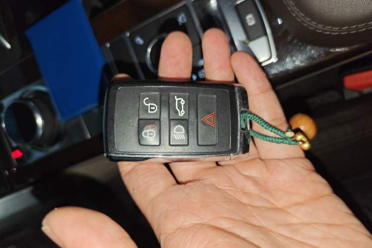Used Land Rover Range 2021 3.0 L6 Centennial Edition Vehicle Key