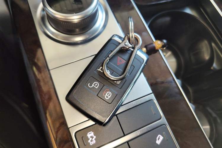 Used Land Rover Range 2021 3.0 L6 Century Extended Classic Edition Vehicle Key