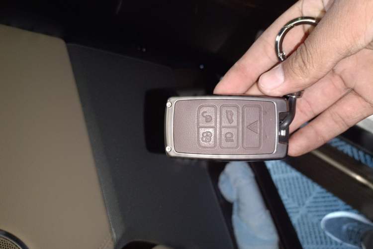 Used Land Rover Range 2021 3.0 L6 Century Extended Classic Edition Vehicle Key
