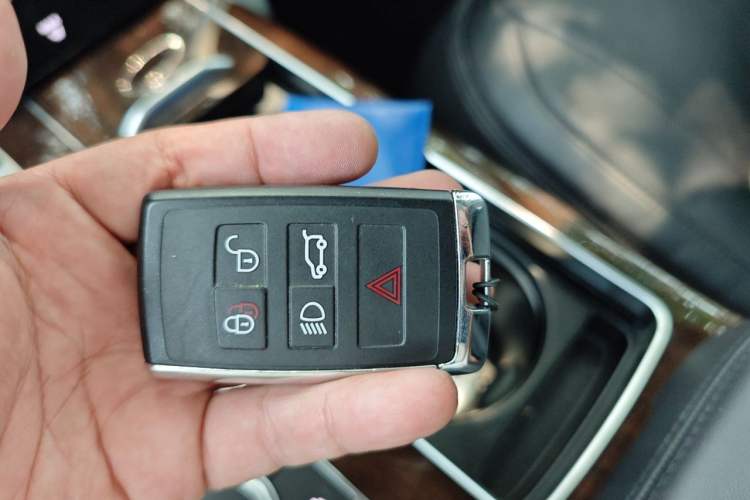 Used Land Rover Range 2021 3.0 L6 Century Extended Classic Edition Vehicle Key