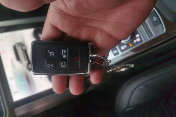 Used Land Rover Range 2021 3.0 L6 Century Extended Classic Edition Vehicle Key