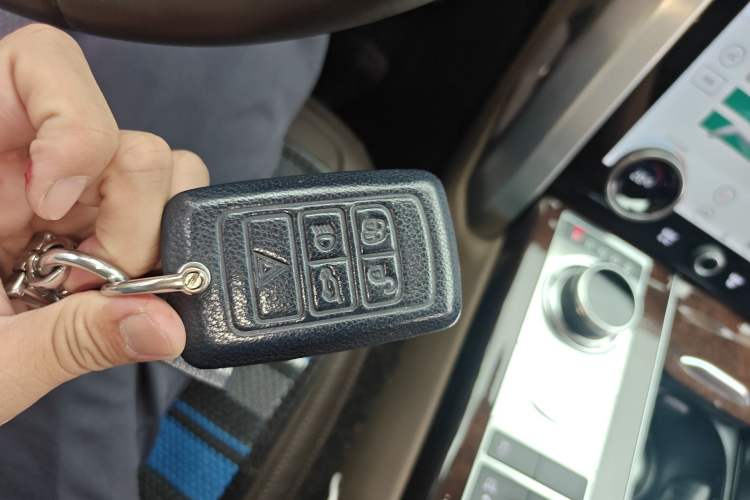 Used Land Rover Range 2021 3.0 L6 Century Extended Classic Edition Vehicle Key