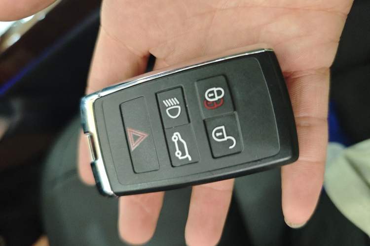 Used Land Rover Range 2021 3.0 L6 Century Extended Classic Edition Vehicle Key