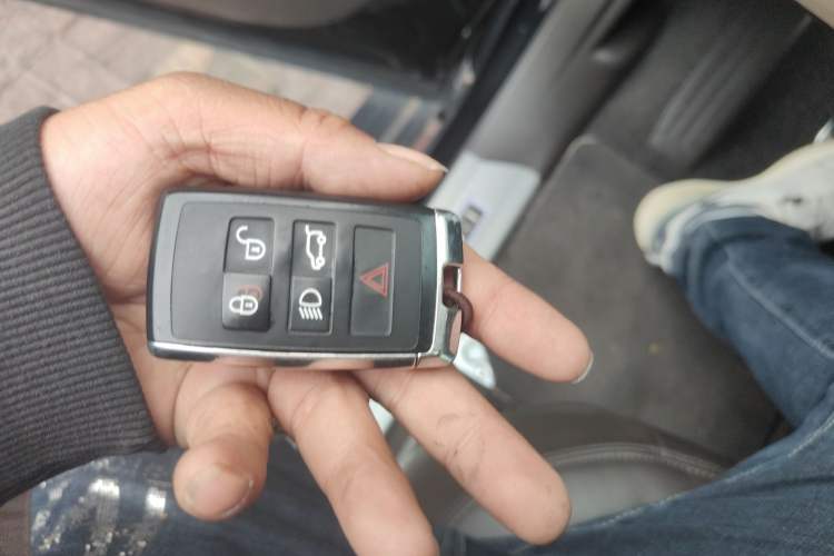Used Land Rover Range 2021 3.0 L6 Century Extended Classic Edition Vehicle Key