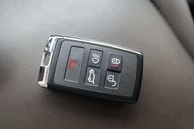 Used Land Rover Range 2021 3.0 L6 Century Extended Classic Edition Vehicle Key