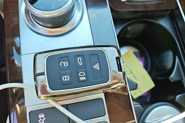 Used Land Rover Range 2021 3.0 L6 Centennial Edition Vehicle Key