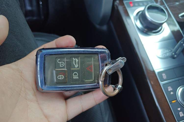 Used Land Rover Range 2021 3.0 L6 Century Extended Classic Edition Vehicle Key
