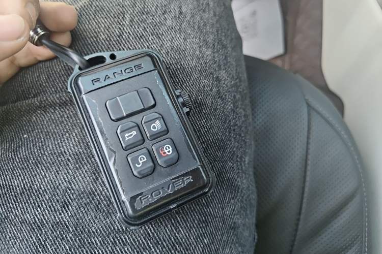 Used Land Rover Range 2021 3.0 L6 Century Extended Classic Edition Vehicle Key